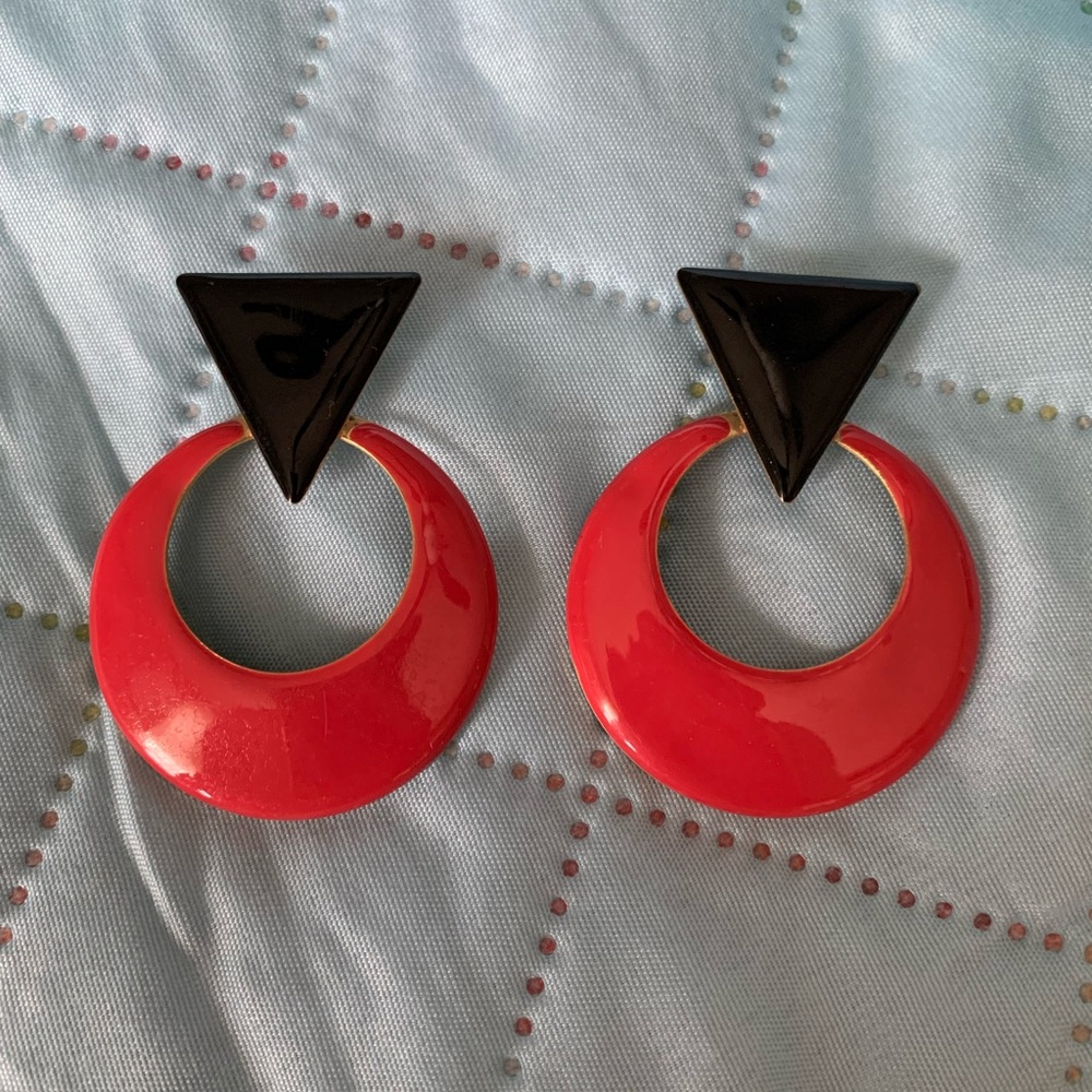 Retro 80’s style earrings. Color: Pink and Black. Size: 2 inches long.
